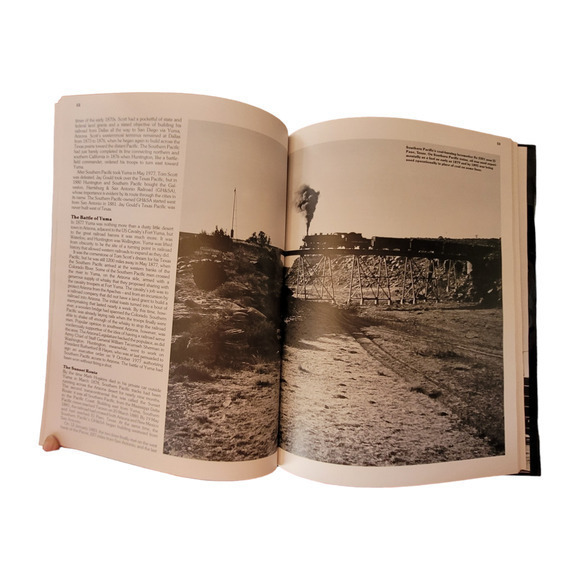 Southern Pacific‎ 1985 and North American Railroads 1986 by Bill Yenne Books - Picture 9 of 16